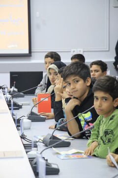 نشست صمیمانه نویسنده مجموعه کتاب «پیامبران اولوالعزم» با اعضای نوجوان کتابخانه‌های عمومی قم