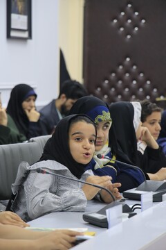 نشست صمیمانه نویسنده مجموعه کتاب «پیامبران اولوالعزم» با اعضای نوجوان کتابخانه‌های عمومی قم