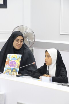 نشست صمیمانه نویسنده مجموعه کتاب «پیامبران اولوالعزم» با اعضای نوجوان کتابخانه‌های عمومی قم