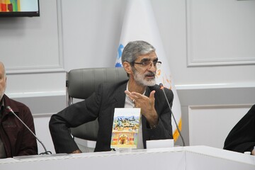 نشست نقد و بررسی کتاب «شبحی در پشت بام»