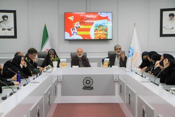 نشست نقد و بررسی کتاب «شبحی در پشت بام»