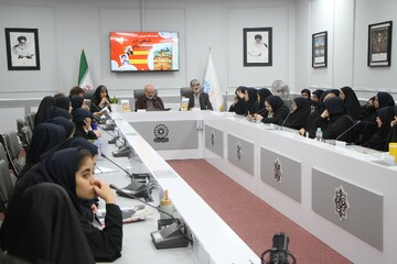 نشست نقد و بررسی کتاب «شبحی در پشت بام»