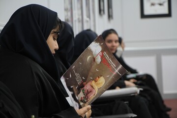 نشست نقد و بررسی کتاب «شبحی در پشت بام»