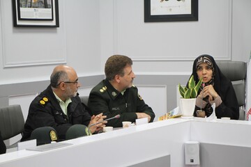 نشست نقد و بررسی کتاب «شبحی در پشت بام»