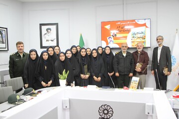 نشست نقد و بررسی کتاب «شبحی در پشت بام»