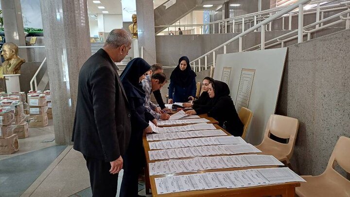 اهدای بیش از ۱۲ هزار و پانصد نسخه کتاب به ۱۱۵ کتابخانه عمومی آذربایجان شرقی