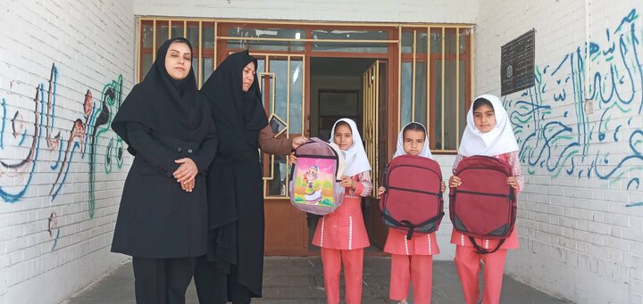 کتابخانه تنها مرکز فرهنگی فعال و پاتوق کودکان روستای پشتقلعه است