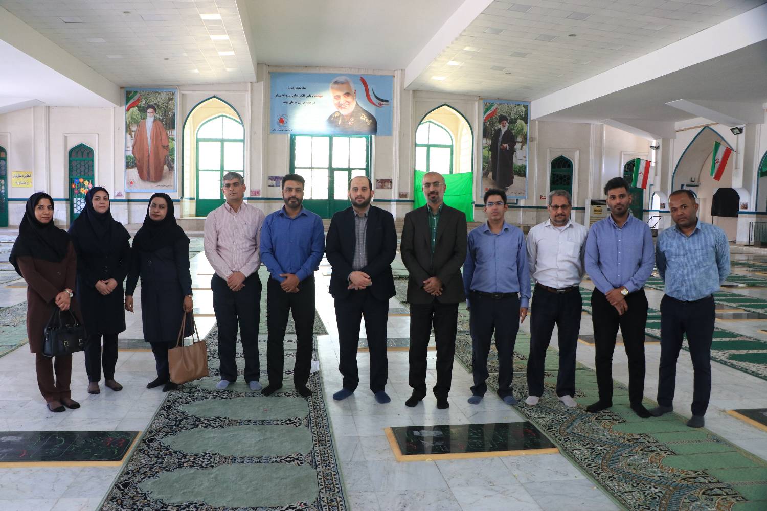 تجدید میثاق مدیرکل و کارکنان اداره کل کتابخانه های عمومی هرمزگان با آرمانهای امام و شهدا