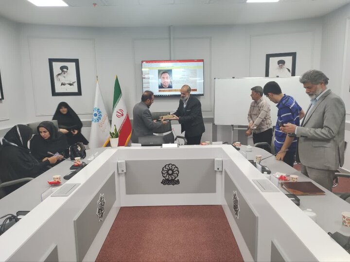 نقش کتاب در خودآگاهی و درمان اضطراب