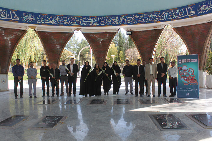 تجدید میثاق کارکنان ادارهکل کتابخانههای عمومی ایلام با آرمان های شهدا