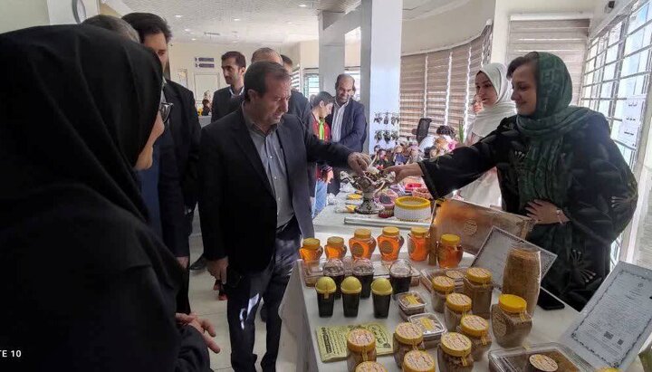 افتتاح نمایشگاه کسب و کارهای کوچک و مشاغل خانگی در کتابخانه سپهبد شهید حاج قاسم سلیمانی