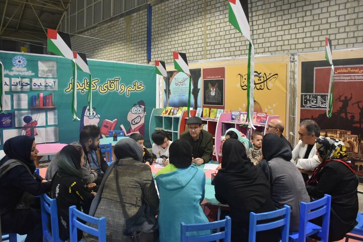 برنامه های متنوع فرهنگی در غرفه کتابخانه‌های عمومی آذربایجان‌شرقی برگزار شد