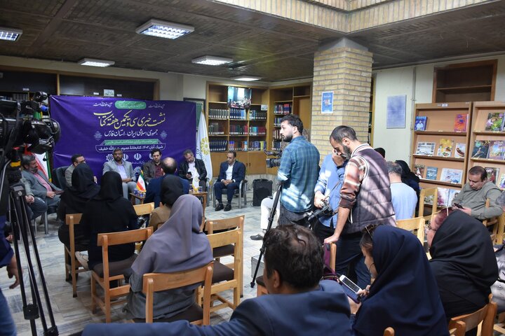 برگزاری ۱۷۰۰ برنامه ترویج کتابخوانی در فارس در هفته کتاب/ توسعه کتابخانههای عمومی شیراز با همکاری شهرداری