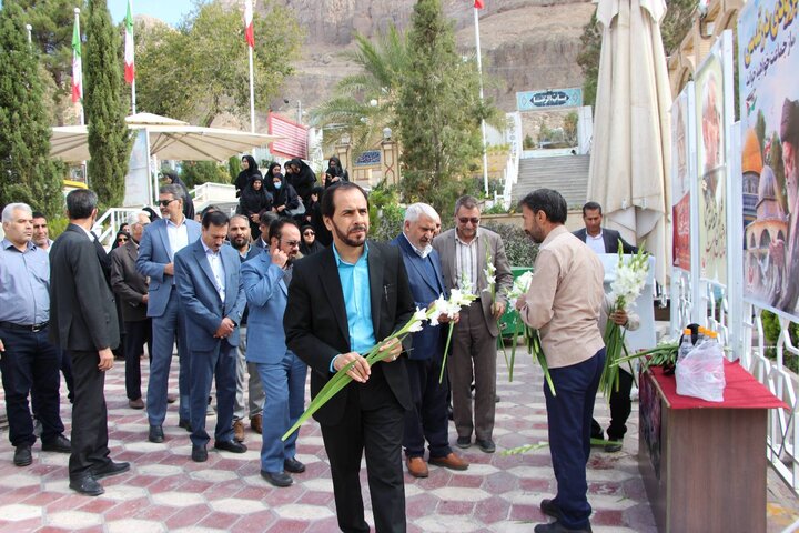 تجدید میثاق کارکنان کتابخانههای عمومی کرمان با آرمانهای والای شهدا