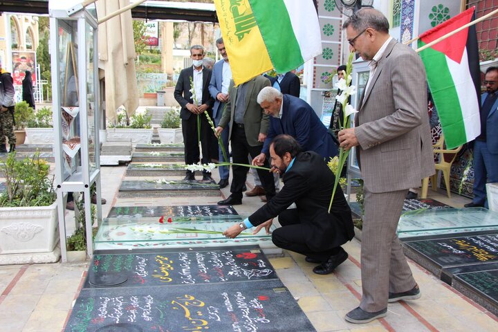 تجدید میثاق کارکنان کتابخانههای عمومی کرمان با آرمانهای والای شهدا