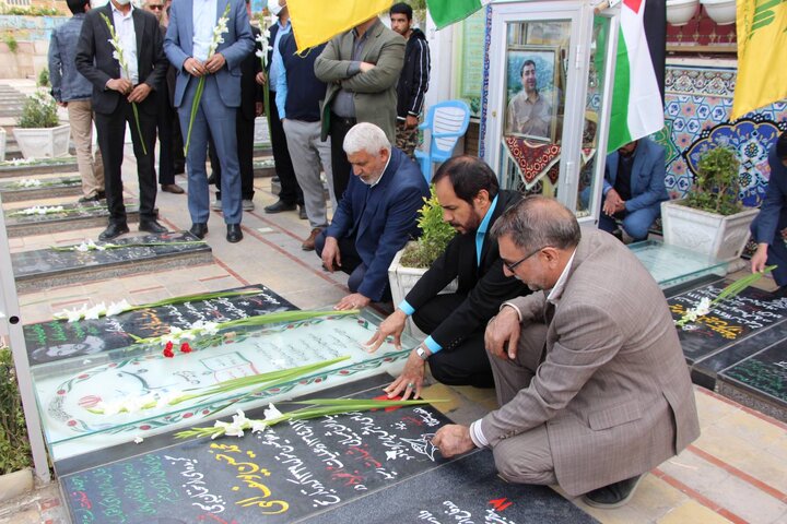 تجدید میثاق کارکنان کتابخانههای عمومی کرمان با آرمانهای والای شهدا