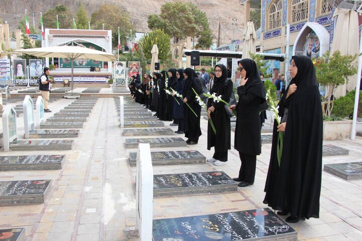 تجدید میثاق کارکنان کتابخانههای عمومی کرمان با آرمانهای والای شهدا