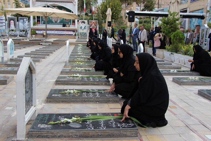 تجدید میثاق کارکنان کتابخانههای عمومی کرمان با آرمانهای والای شهدا