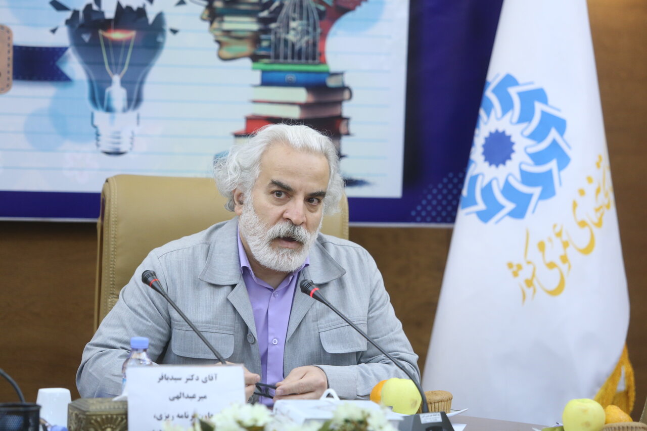 در جریان «کتابسازی»، مواجهه خلاقانه با محتوا و زبان فراموش میشود