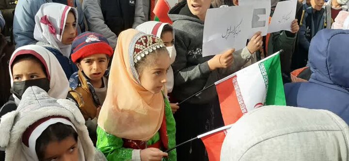 کتابخانه های عمومی پیوند دهنده ارتباط کودکان با کتاب هستند