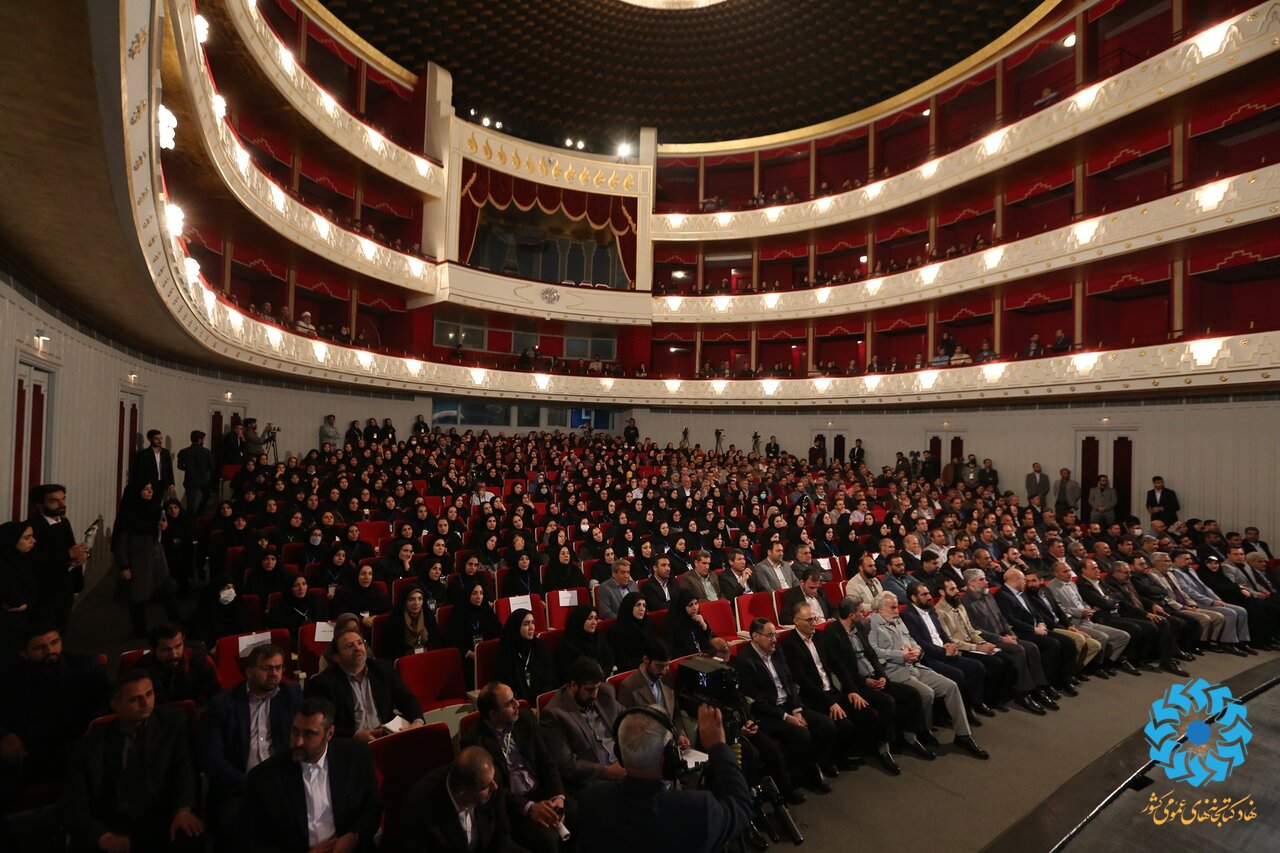 جایگاه ممتاز کتابخانه های عمومی در میان تمامی ظرفیتهای فرهنگی جمهوری اسلامی ایران/ همدلی و همکاری بیش از پول، تحول آفرین است