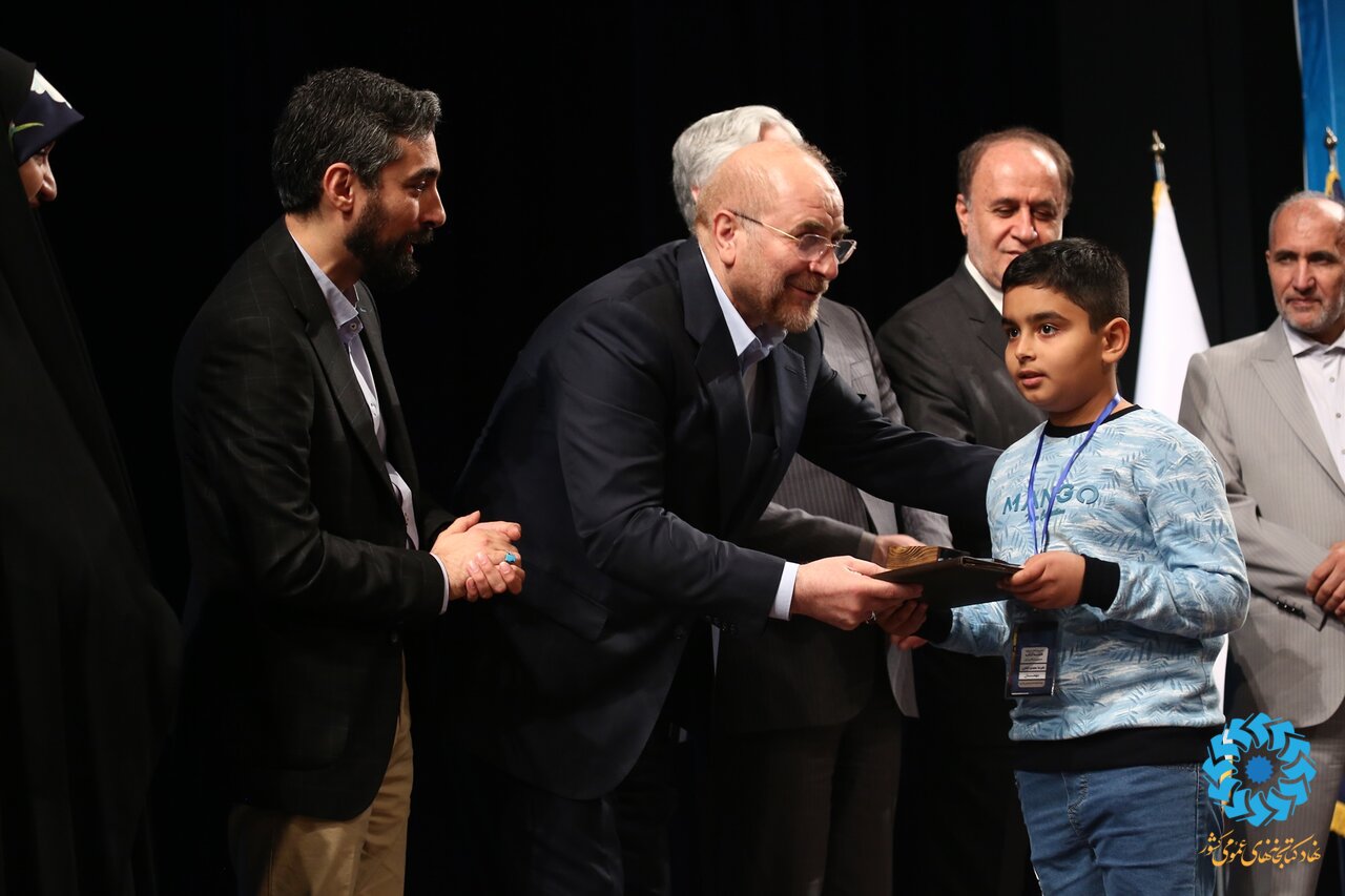 جایگاه ممتاز کتابخانه های عمومی در میان تمامی ظرفیتهای فرهنگی جمهوری اسلامی ایران/ همدلی و همکاری بیش از پول، تحول آفرین است