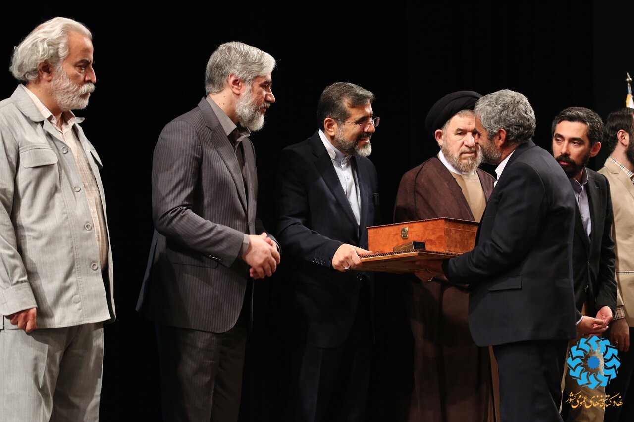 جایگاه ممتاز کتابخانه های عمومی در میان تمامی ظرفیتهای فرهنگی جمهوری اسلامی ایران/ همدلی و همکاری بیش از پول، تحول آفرین است