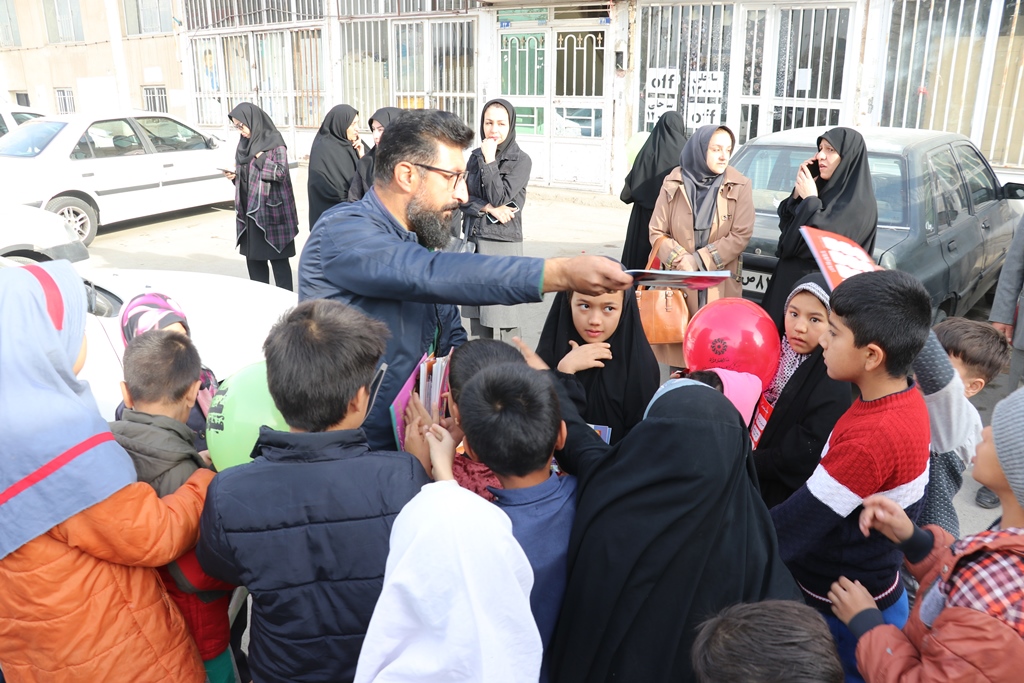 کتابخانه سیار حرکت در مسیر ترویج فرهنگ کتاب و کتابخوانی را پرشتابتر میکند