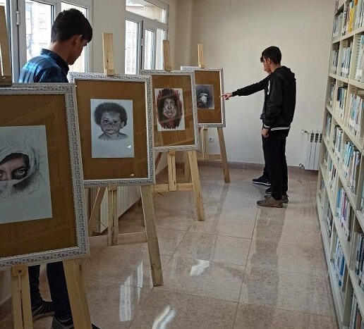 نمایشگاه آثار طراحی با خودکار به همت کتابخانه ن والقلم شاهین دژ برگزار شد