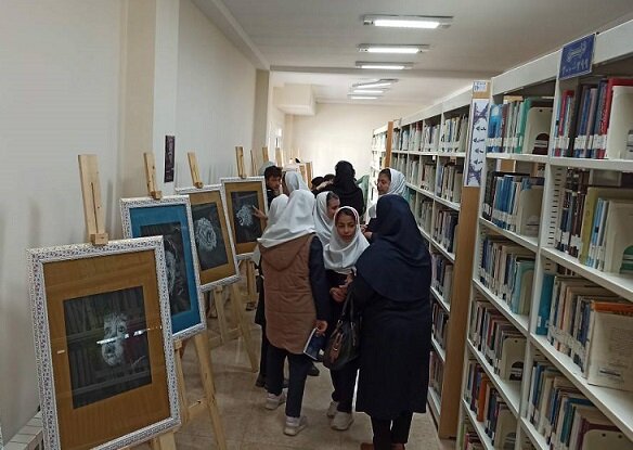 نمایشگاه آثار طراحی با خودکار به همت کتابخانه ن والقلم شاهین دژ برگزار شد
