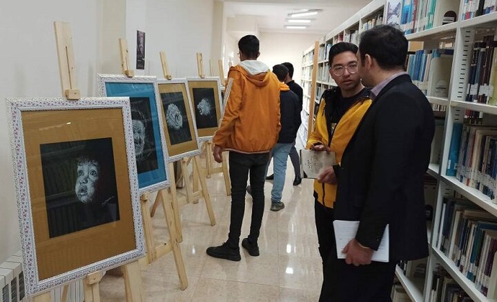 نمایشگاه آثار طراحی با خودکار به همت کتابخانه ن والقلم شاهین دژ برگزار شد