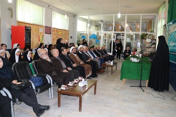 نشست کتاب خوان در کتابخانه مشارکتی مکتب الرضای اردبیل برگزار شد