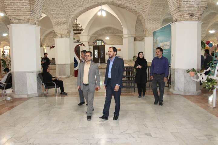 کتابداران، کارکنان و اعضای کتابخانههای عمومی کرمان به پویش «کتابخون» پیوستند