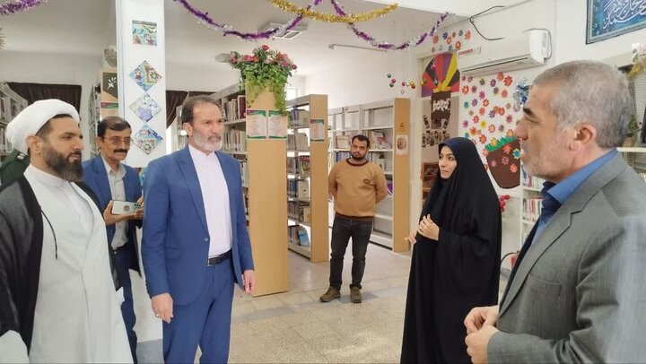 بازدید و تجلیل فرماندار جعفرآباد از کتابداران کتابخانه عمومی آیت اللهخامنهای (مدظله العالی)