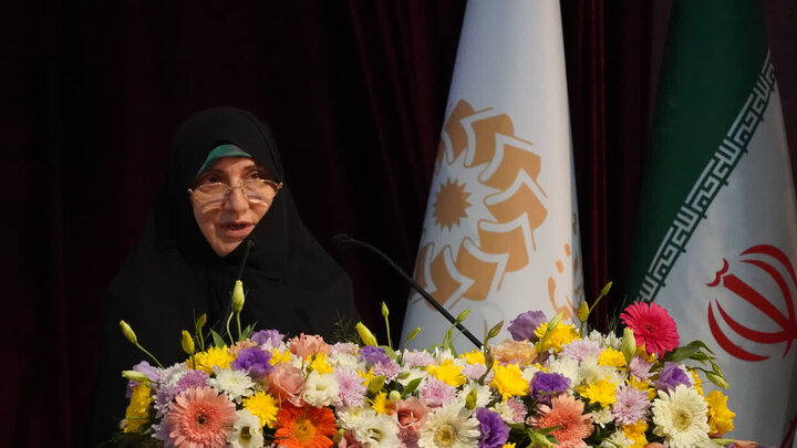 آیین تجلیل از فعّالان عرصهی کتاب و کتابخوانی استان مازندران برگزار شد