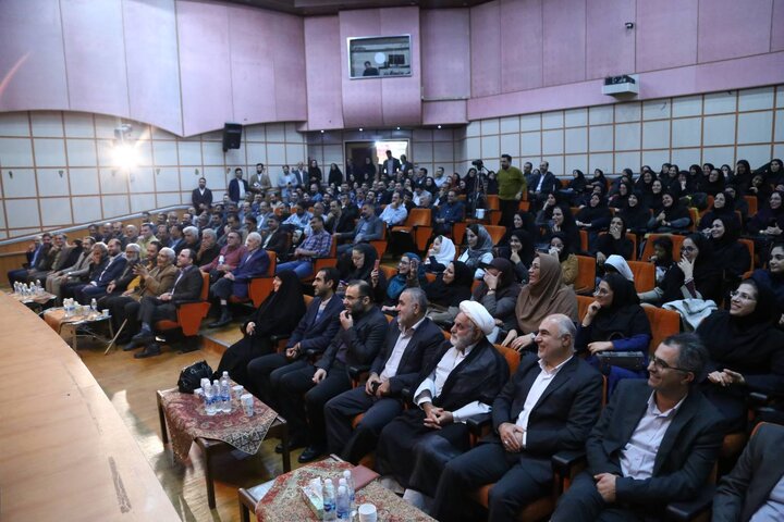 آیین تجلیل از فعّالان عرصهی کتاب و کتابخوانی استان مازندران برگزار شد