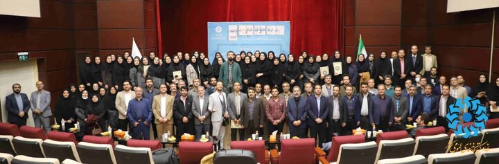 نشست صمیمی مهدی رمضانی دبیرکل نهاد کتابخانه های عمومی کشور با کتابداران استان همدان