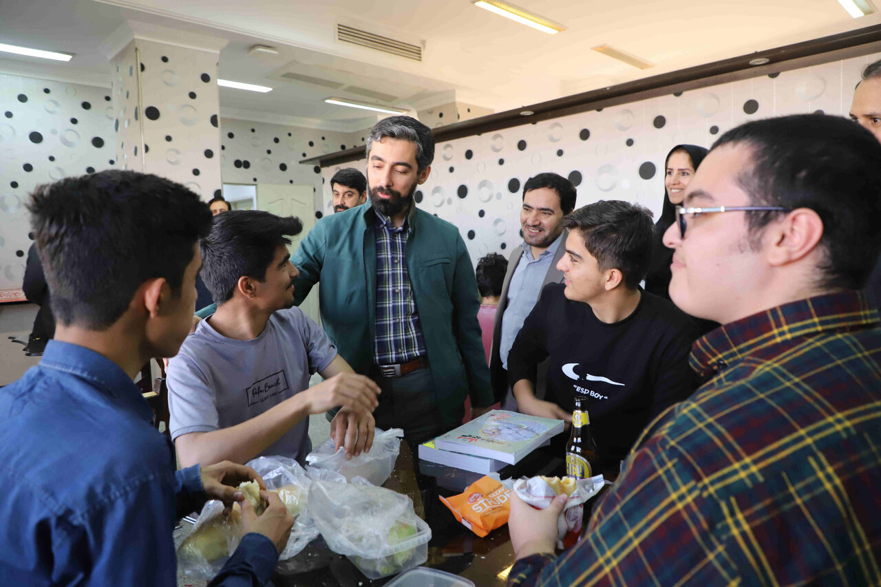 تلاش برای افزایش رفاهیات در همه سطوح نهاد/ ضرورت استفاده از ظرفیت کتابخانههای عمومی برای ترویج عقلانیت