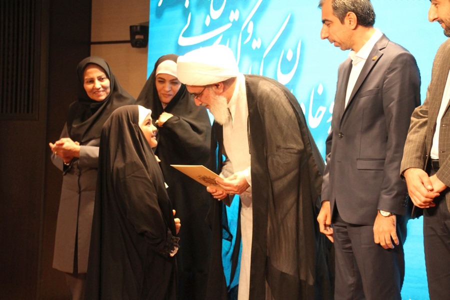آیین تجلیل از کتابداران و خادمان عرصۀ کتاب و کتابخوانی استان بوشهر برگزار شد