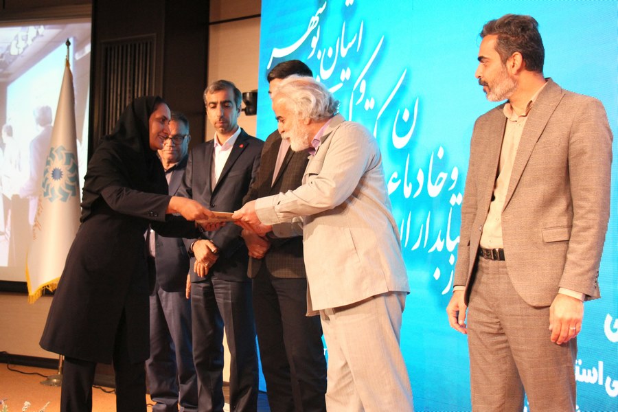 آیین تجلیل از کتابداران و خادمان عرصۀ کتاب و کتابخوانی استان بوشهر برگزار شد
