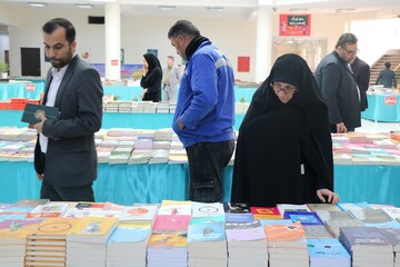 نمایشگاه "برای آگاهی" در کتابخانه مرکزی خوزستان 