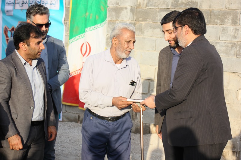 کلنگ ساخت ۲ کتابخانه روستایی در شهرستان دشتستان به زمین زده شد