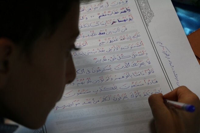 طرح کتابت قرآن کریم توسط کودکان و نوجوانان عضو کتابخانه های عمومی