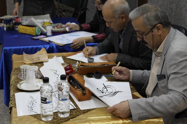 کتابخانههای عمومی، کتابخانههایی با گستره مخاطب عام و استانداردهای خاص هستند