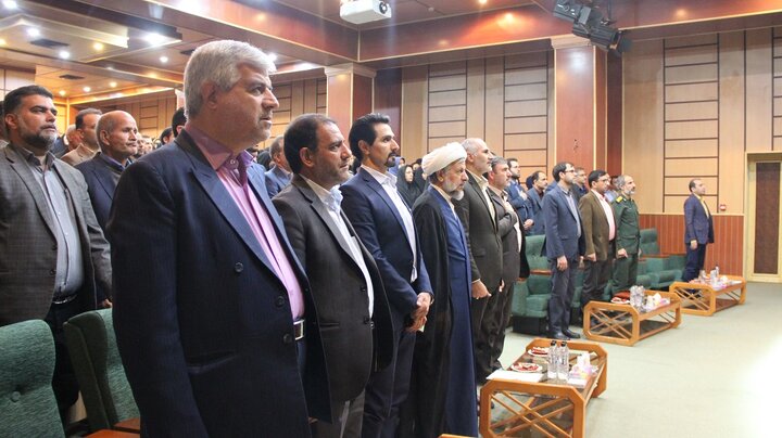 کتابخانههای عمومی، کتابخانههایی با گستره مخاطب عام و استانداردهای خاص هستند