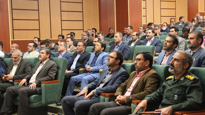 کتابخانههای عمومی، کتابخانههایی با گستره مخاطب عام و استانداردهای خاص هستند