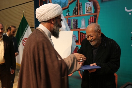 آیین تجلیل از فعالان عرصه کتاب و کتابخوانی در استان سمنان برگزار شد
