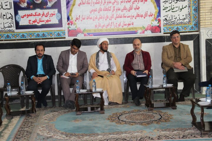 بازدید مدیرکل کتابخانه های عمومی کرمان از کتابخانه های عمومی شهرستان های شرق استان