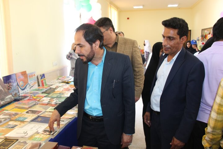 بازدید مدیرکل کتابخانه های عمومی کرمان از کتابخانه های عمومی شهرستان های شرق استان