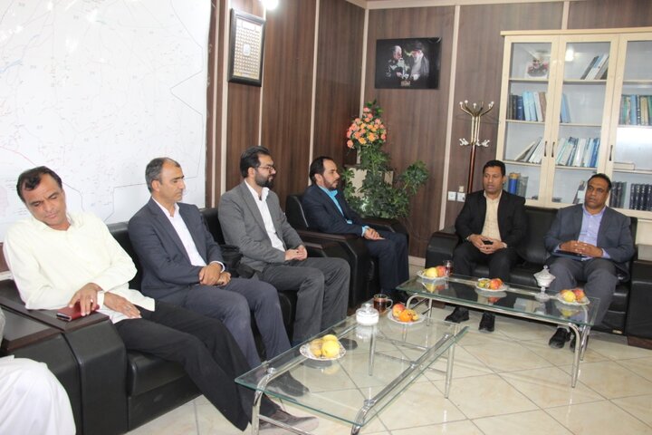بازدید مدیرکل کتابخانه های عمومی کرمان از کتابخانه های عمومی شهرستان های شرق استان